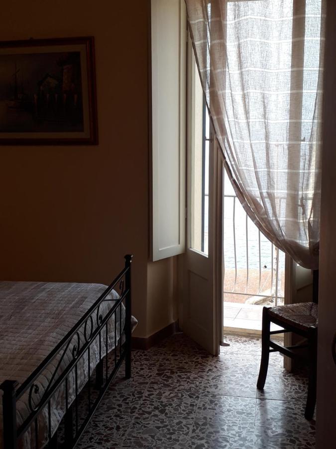 مبيت وإفطار كاستيلساردو L'Antico Faro المظهر الخارجي الصورة
